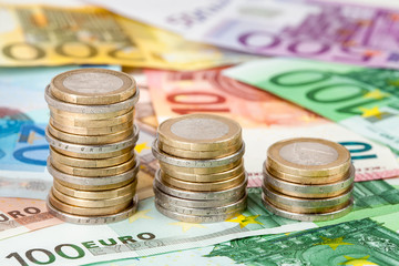 Euroscheine und Euromünzen