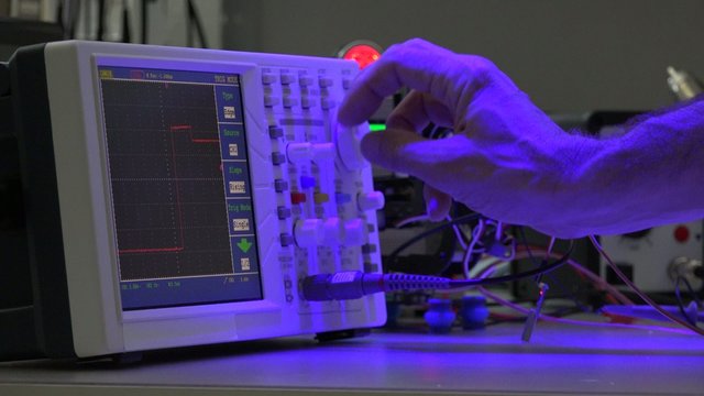 adjustment the servo in  electronics lab