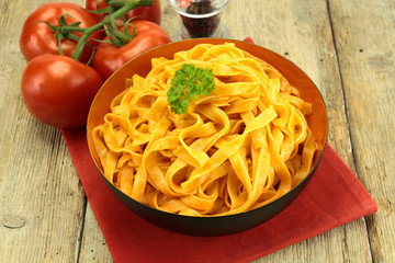 tagliatelles à la tomate