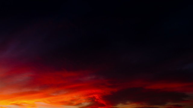 Strong red cloud time lapse at dusk