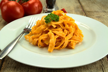 tagliatelles à la tomate