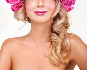 Fashion Beauty Model Girl with Pink Roses. Bouquet of Beautiful