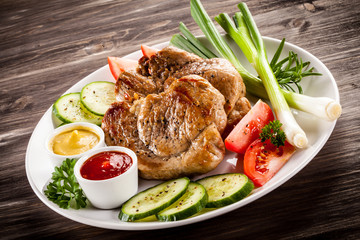 Grilled steak and vegetable salad