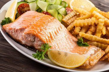 Fried salmon and vegetables