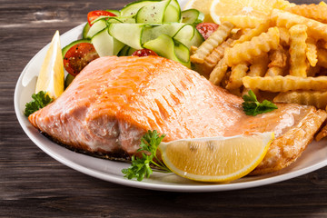 Fried salmon and vegetables