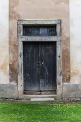 Fototapeta na wymiar wooden door