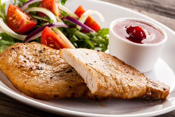 Grilled steak and vegetable salad