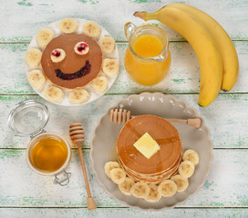 Pancakes with banana and honey