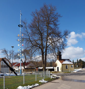Kapelle und Zunftbaum in Neuzell