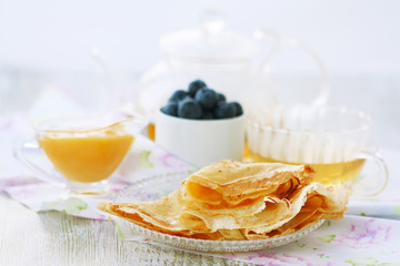 crepes with blueberries and lemon sauce