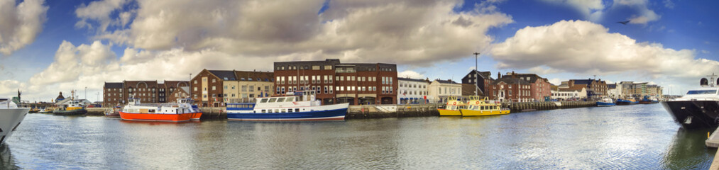 Naklejka premium Poole Quay panoramic with harbour boats