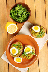 Sandwiches with green peas paste and boiled egg