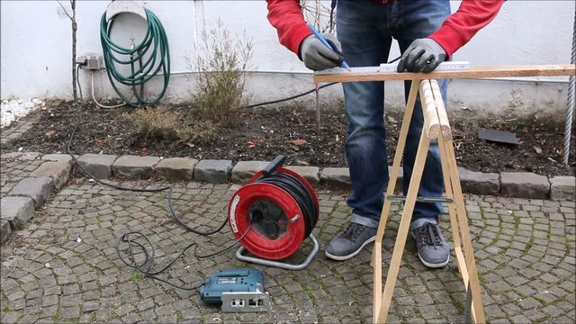Handwerker mit Stichs&auml;ge