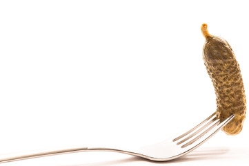 Essiggurke auf Gabel