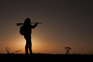 Fototapeta na wymiar Women sunset hunting