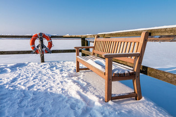 Anlegestelle mit Sitzbank
