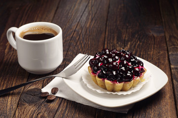 Coffee and cake with black currants