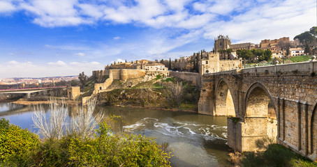 Fototapeta na wymiar Toledo , Spain - view with famous bridge