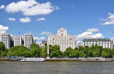 Fototapeta na wymiar London across Thames river