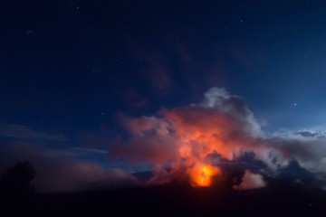 Fototapeta na wymiar instant eruption stellaire