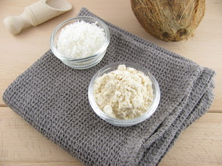 Kokosmehl und Kokosflocken