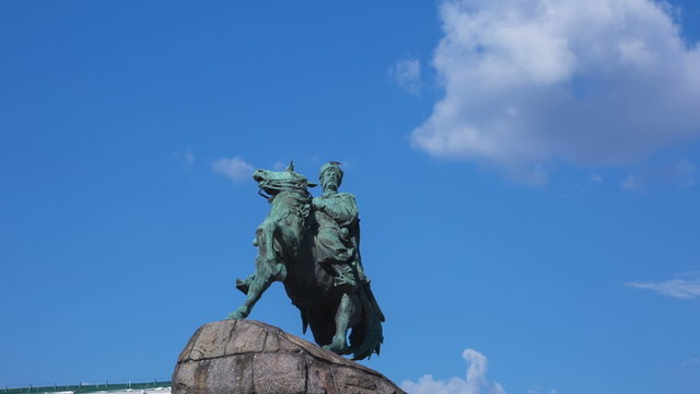 Statue of ukrainian hetman Bohdan Khmelnitsky, timelapse