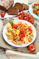 Pasta salad with pepper, carrot and tomatoes