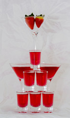 Piramida z kieliszków