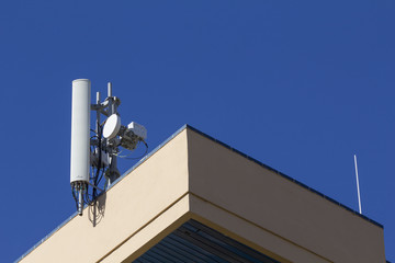 Mobile antenna in a building
