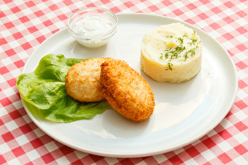 chicken cutlet with mashed potatoes