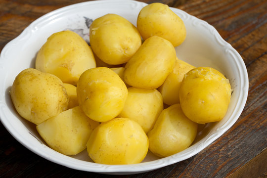boiled potato in bowl