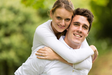Obraz premium young couple enjoying beautiful day