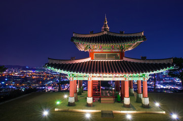 Fototapeta premium Hwaseong fortress in Suwon,Korea