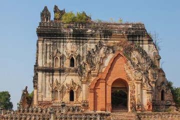 Obraz premium Burmese pagoda in Inwa, Myanmar