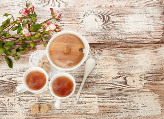 tea with sugar cubes on wooden