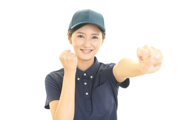 ガッツポーズの女性労働者