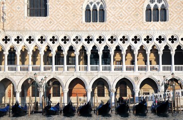 Obraz premium VENICE Doge's Palace and gondolas