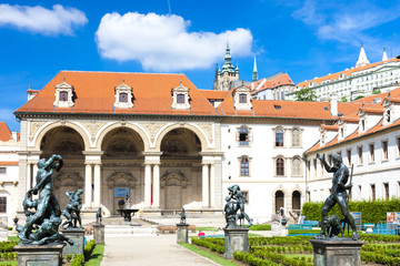 Obraz premium Valdstejnska Garden and Prague Castle, Prague, Czech Republic
