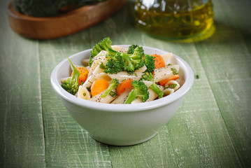 piatto vegetariano - penne rigate con broccoli