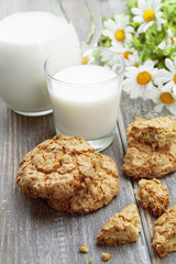 Milk and oatmeal cookies
