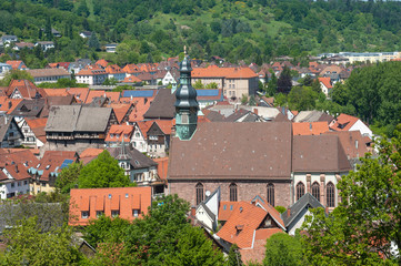 Fototapeta na wymiar Stadtbild mit St. Jakobskirche, Gernsbach