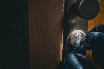 Obraz na płótnie Canvas close up burglar picking a lock