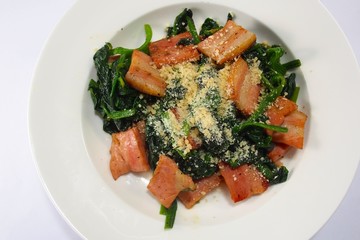 ベーコンとほうれん草のバターソテー