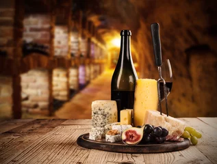 Foto auf Leinwand Various kind of cheese with wine © Jag_cz