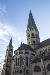 Fototapeta na wymiar Münsterbasilika in Bonn, Deutschland