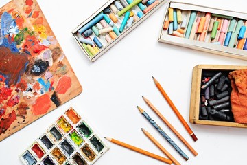 Naklejka premium Pencils and paints