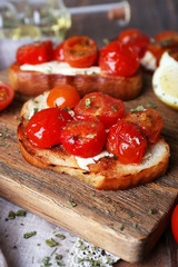 Slices of toasted bread with canned tomatoes and lime