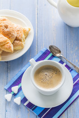 coffee cup black wooden board brown white jug milk croissants