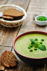 soup puree of green peas