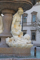 Milano, piazza Fontana; fontana del Piermarini
